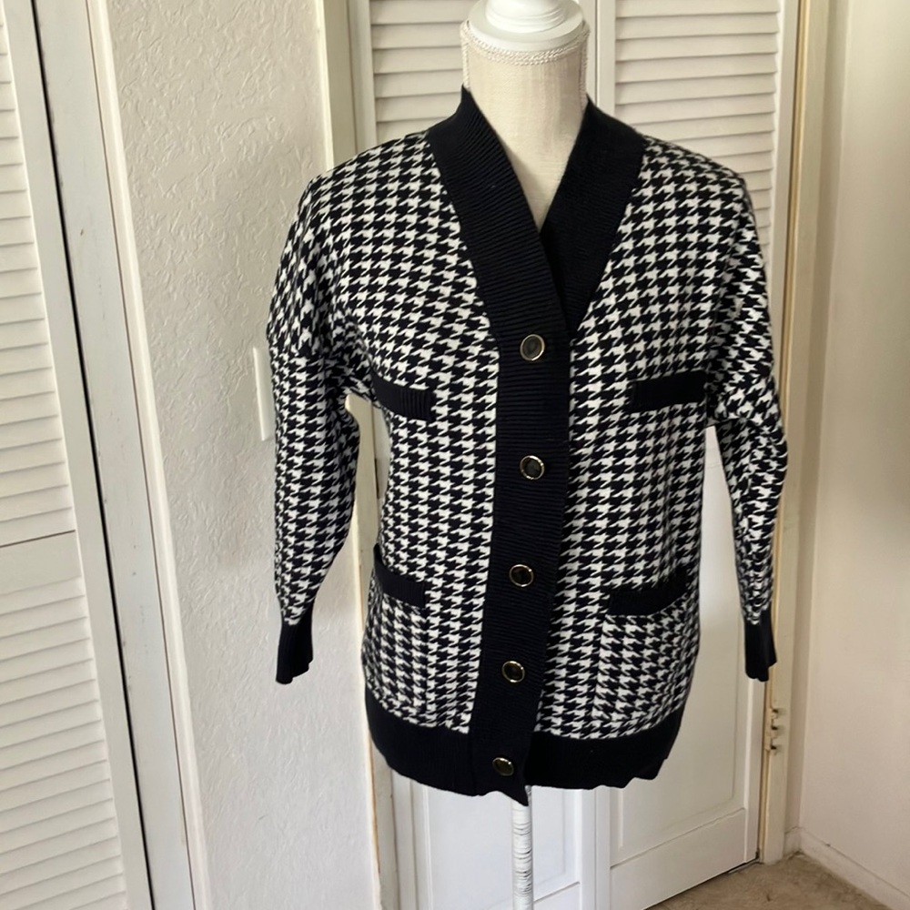 Corelle Black and White‎ Houndstooth Cardigan size M excellent condition